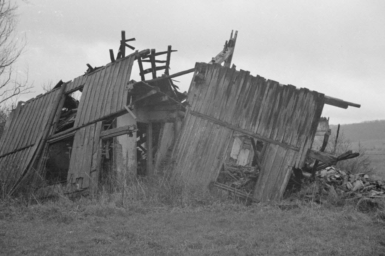 Heinz Lehmann photographie Route du Claon. Ruine d'une maison. Détail Champagne-Ardenne, France 1936/12/6 Ph.1936.1104 Photo
