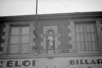 Heinz Lehmann photographie Café Saint-Eloi Champagne-Ardenne, France 1936/12/6 Ph.1936.1059  Photo
