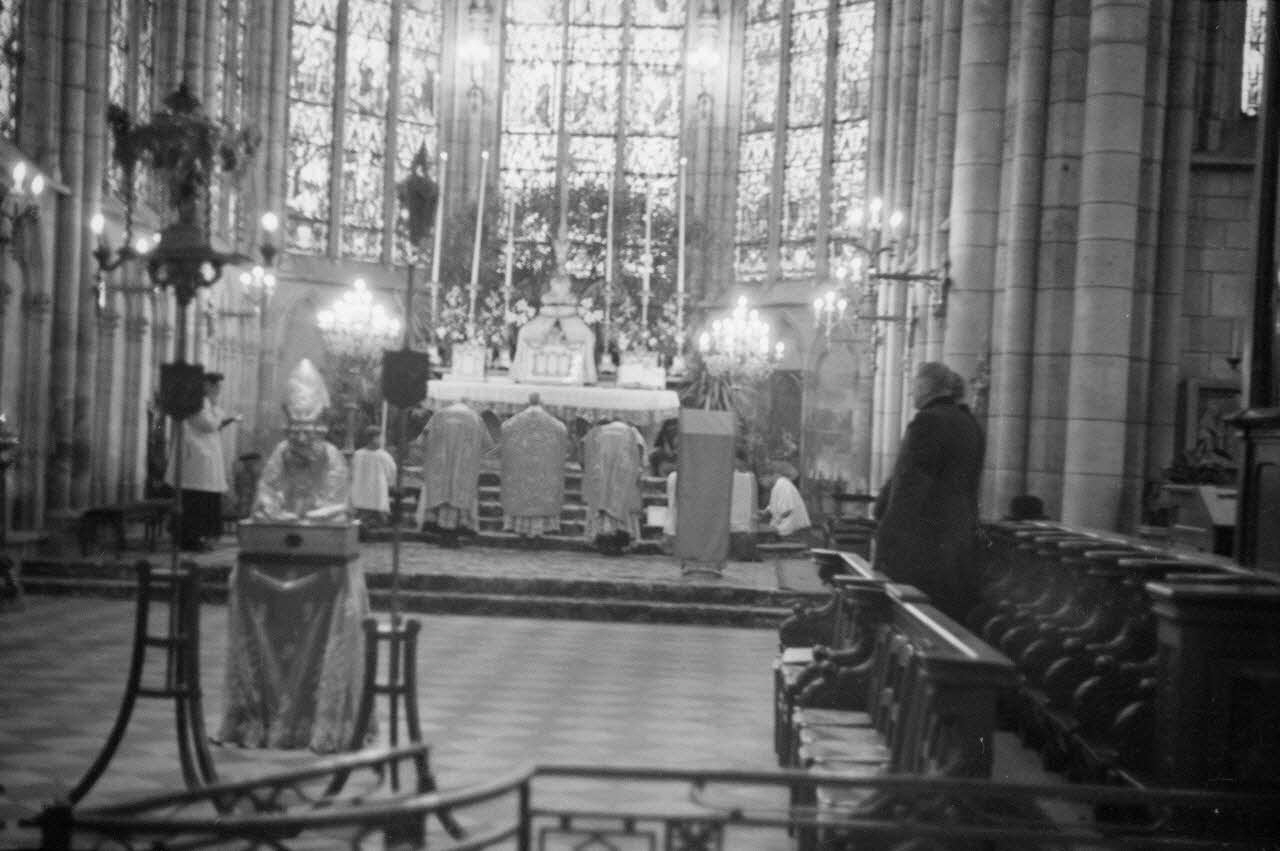Heinz Lehmann photographie Messe de saint Eloi à l'église Saint-Loup Champagne-Ardenne, France 1936/12/7 Ph.1936.1078 Photo
