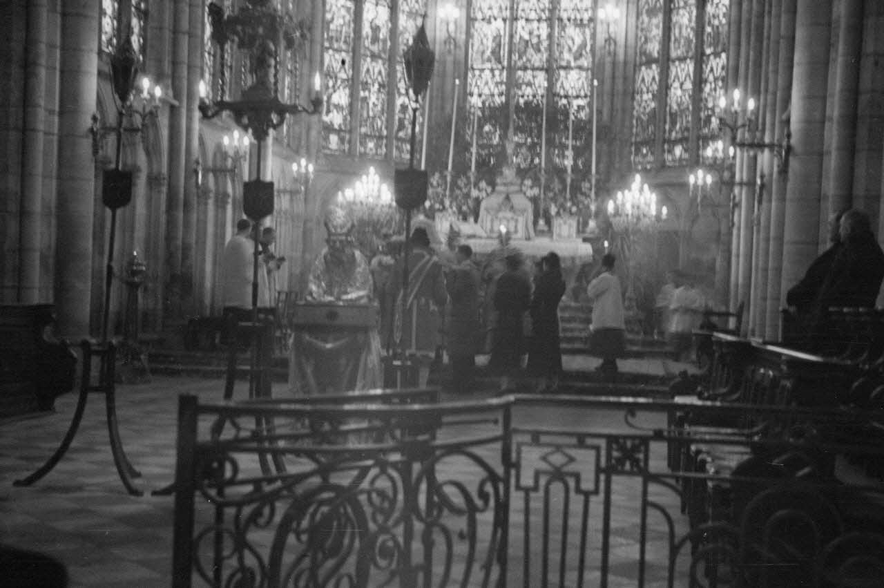 Heinz Lehmann photographie Messe de saint Eloi à l'église Saint-Loup Champagne-Ardenne, France 1936/12/7 Ph.1936.1079 Photo