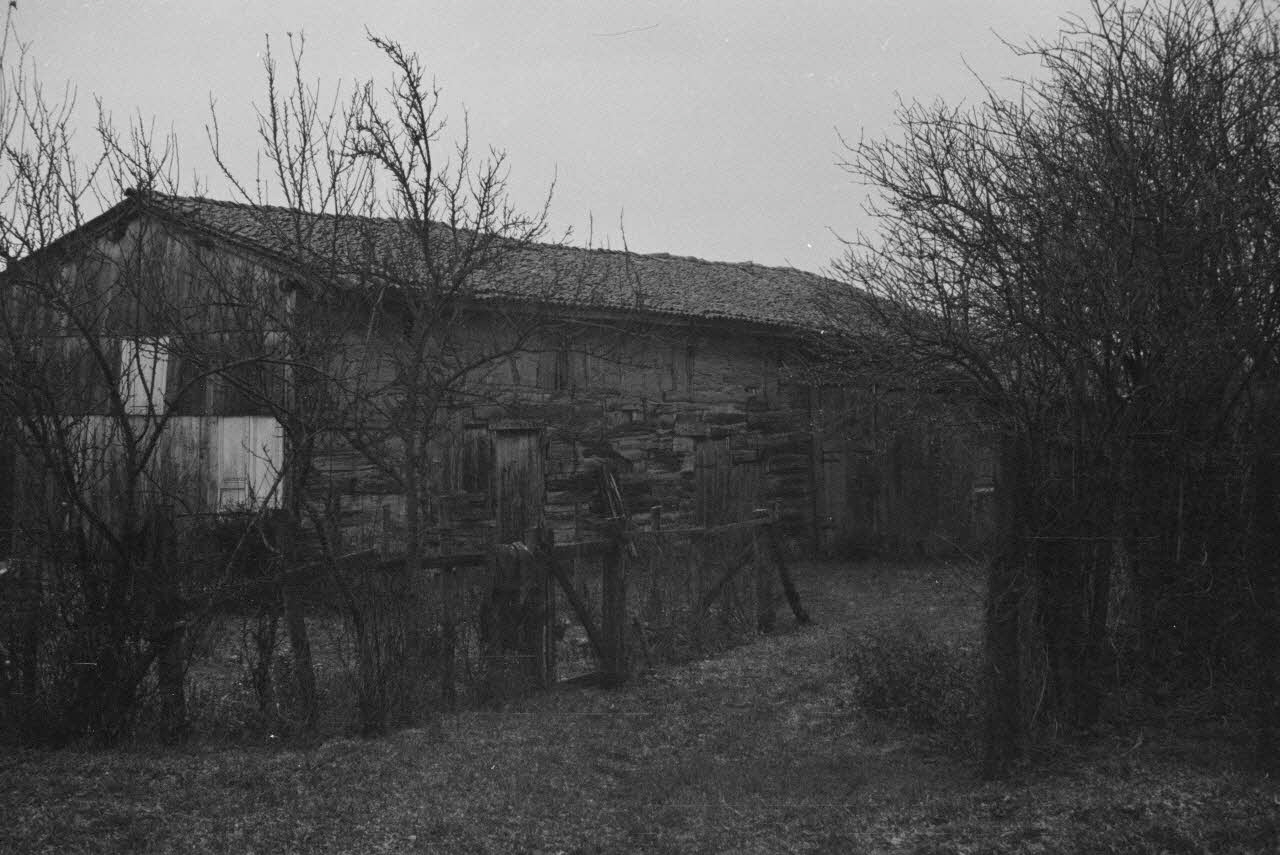 Heinz Lehmann photographie Vieille ferme Leblanc. Direction Est Champagne-Ardenne, France 1936/12/7 Ph.1936.1091 Photo
