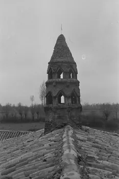 Guy Pison photographie [Grange Rodet. La cheminée sarrazine vu de l'est] Rhône-Alpes, France 1937/3/20 Ph.2009.00.8.15 Photo