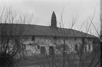 Guy Pison photographie Ferme du Vieux Colombier. Façade Est. La porte d'entrée Rhône-Alpes, France 1937/3/20 Ph.1937.358 Photo