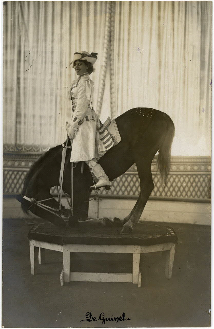 photographie Album n°10 du fonds Soury Sou.10.4.1 Photo