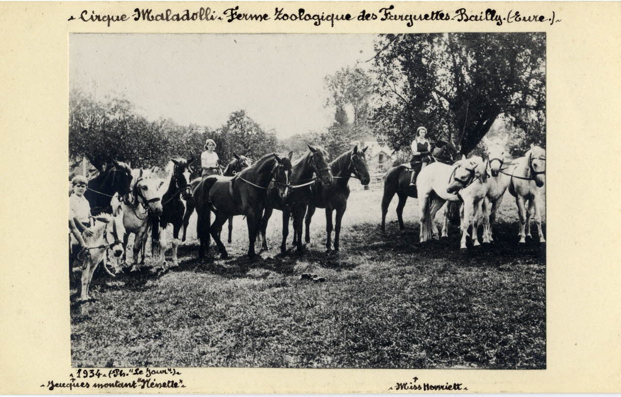 Le Jour photographie Album n°8 du fonds Soury Haute-Normandie, France 1934 Sou.8.64.1  Photo