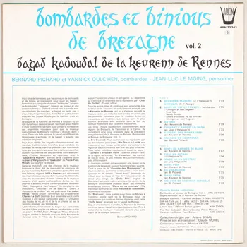 Pierre-Yves Moign ; Jean L'helgouach ; Bernard Pichard ; Bagad Kadoudal De La Kevrenn De Rennes ; Yannick Oulc'hen ; Jean-Luc Le Moing ; Claude Morel ; Monique Vaysse ; Arion ; CBS Disques disque 33 tours An Dro 1976 MUS2011.3.106.1-2 Photo
