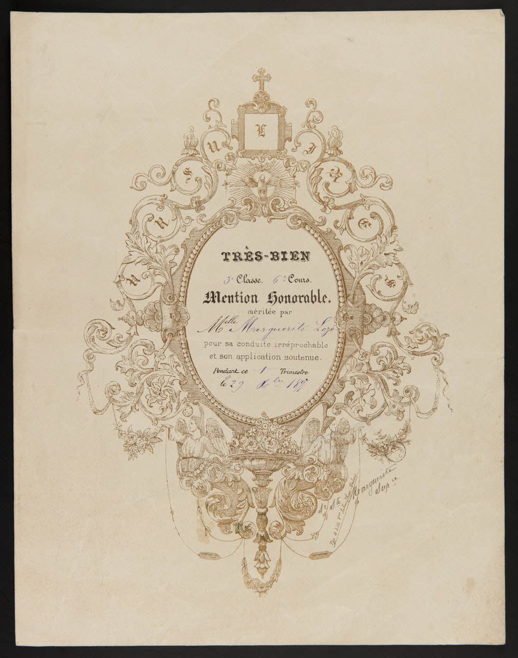 estampe TRES-BIEN  3e Classe. 6e. Cours.  Mention honorable. 1973.44.14 Photo Mucem