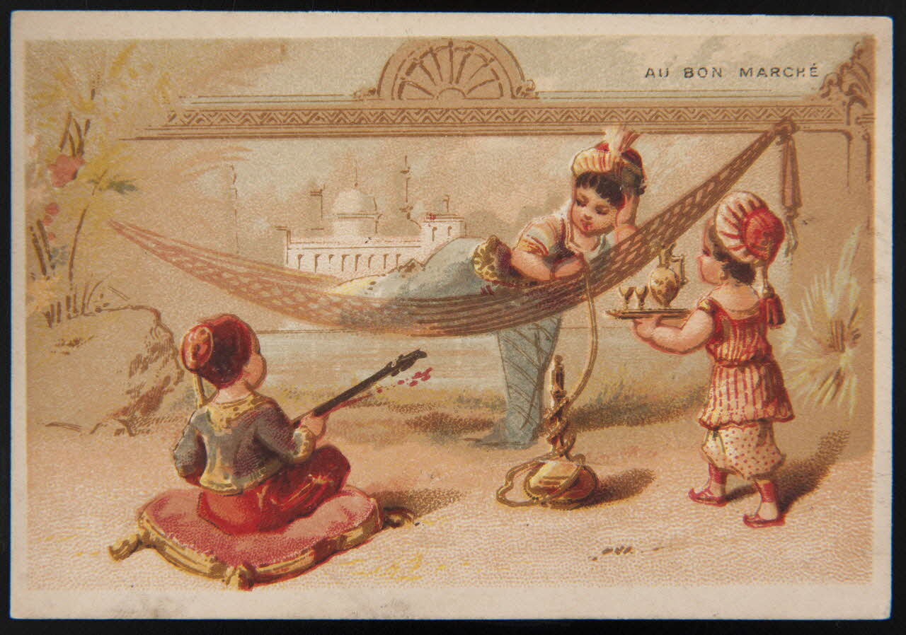 carte réclame Enfant fumant un narguilé couché dans un hamac, son serviteur et un musicien 1974.50.181 Photo Mucem