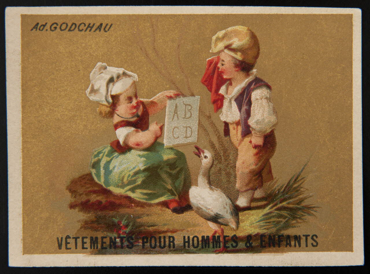 carte réclame Jeune fille montrant un panneau écrit 1974.50.481 Photo Mucem