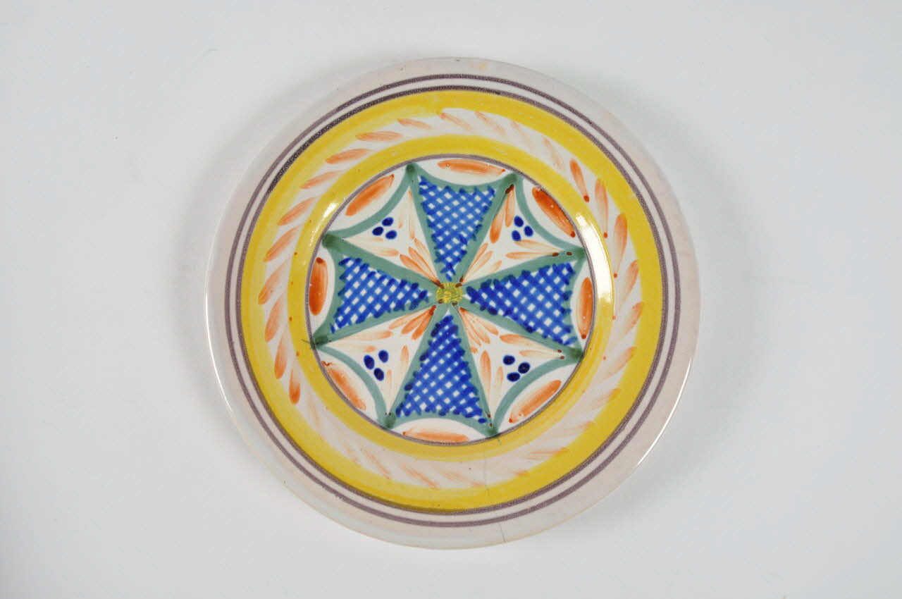 assiette plate 1900.5.27 Photo Mucem