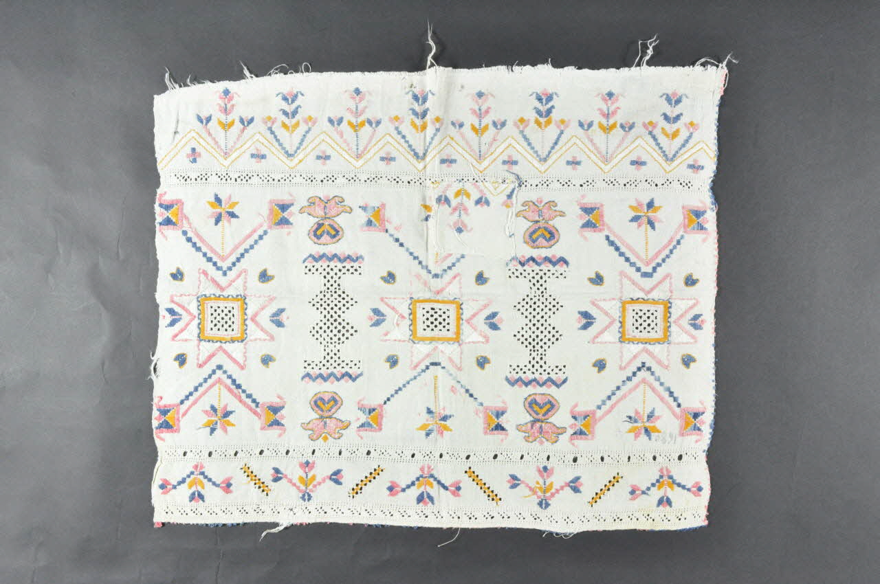 DESSUS DE LIT DMH1964.78.261 Photo Mucem