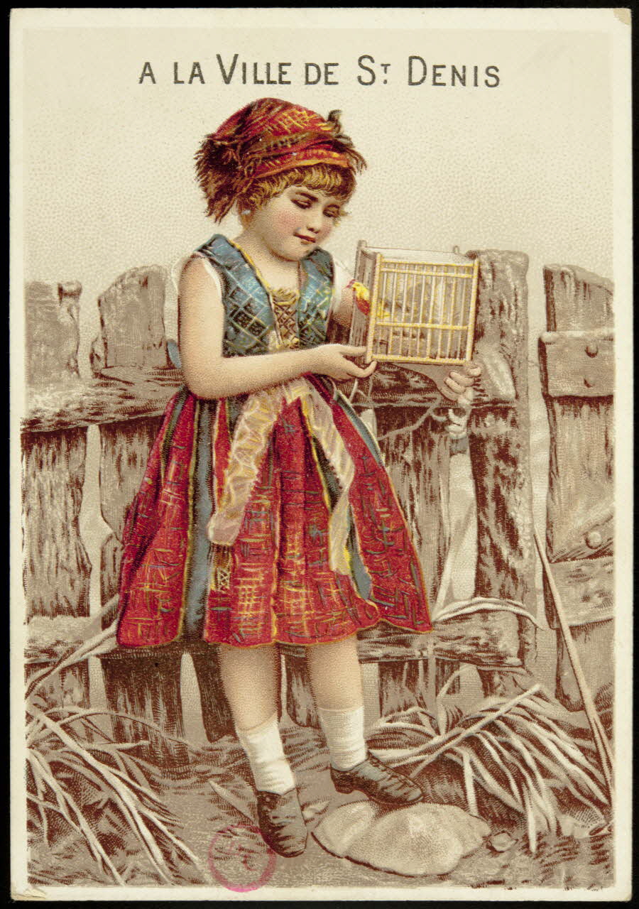 carte réclame Jeune fille en rouge et bleu portant une cage avec un oiseau jaune 1994.31.110.3 Photo