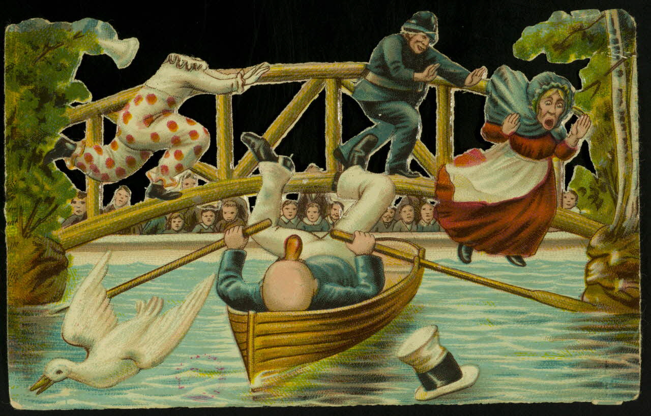 carte réclame Spectacle d'acteurs et de clowns sur un pont, devant des enfants 1994.31.264.5  Photo
