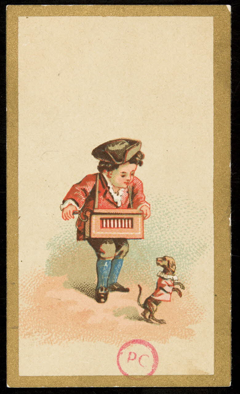 carte réclame Enfant jouant de l'orgue de barbarie, avec son chien 1891 1994.31.284.1 Photo