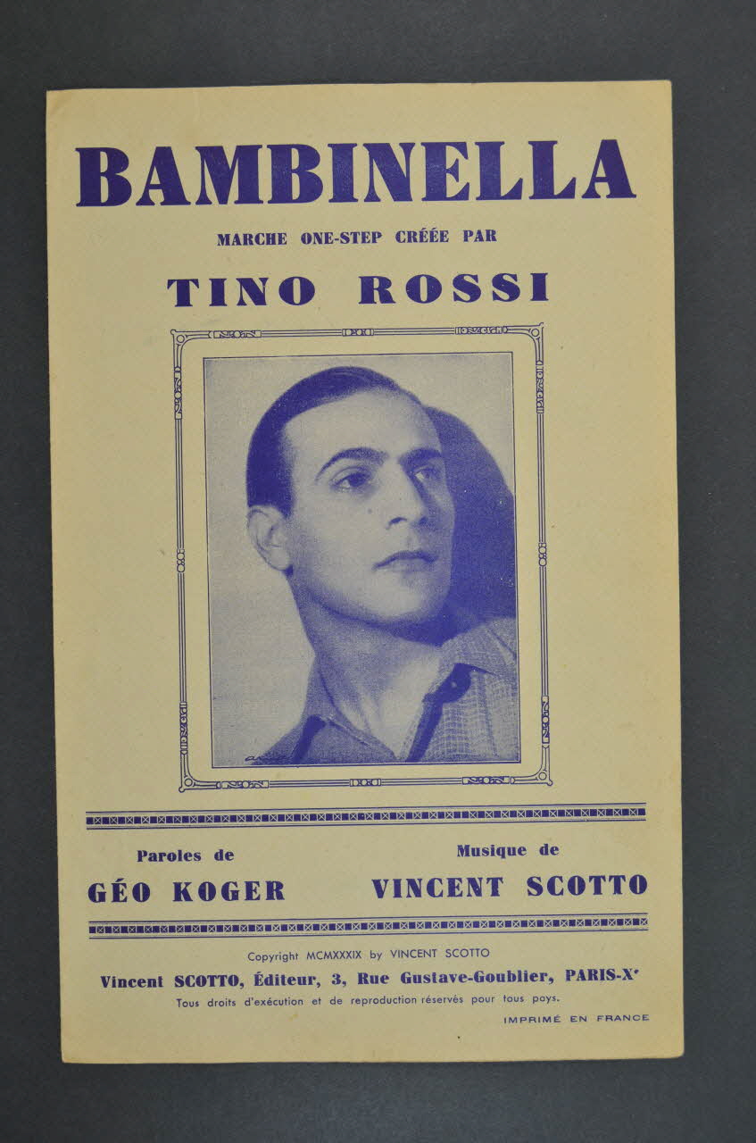 Géo Koger ; Vincent Scotto ; Tino Rossi chanson petit format Paris 10ème 1939 1966.190.153 Photo Mucem