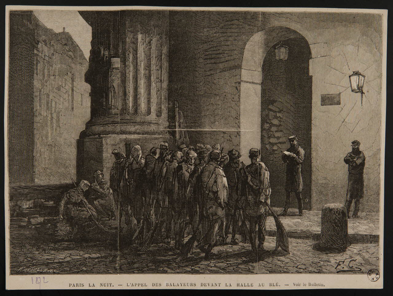 estampe PARIS LA NUIT. - L'APPEL DES BALAYEURS DEVANT LA HALLE AU BLE. 1969.36.53 Photo