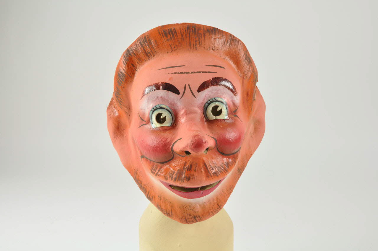 César masque de déguisement Pays de la Loire, France 1920 1966.20.11 Photo Mucem