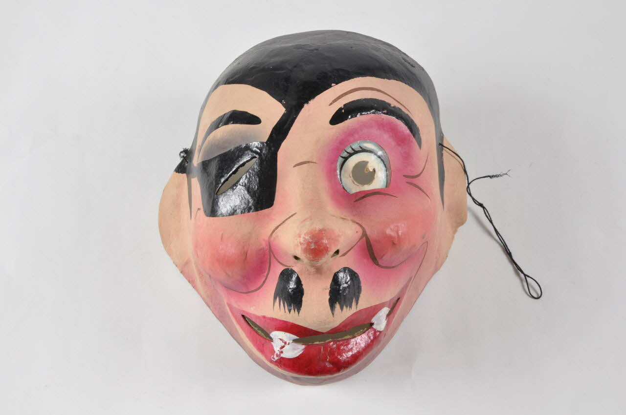 César masque de déguisement Pays de la Loire, France 1920 1966.20.12 Photo Mucem