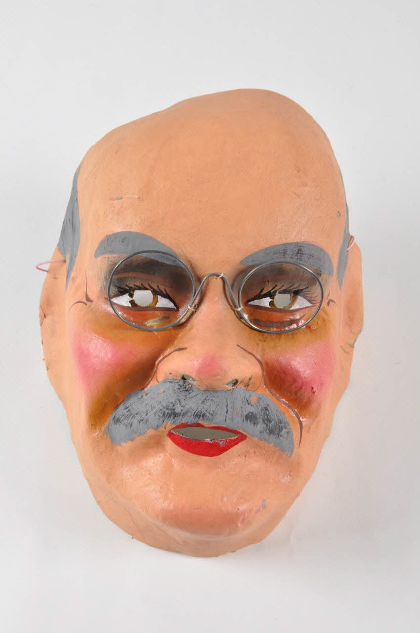 César masque de déguisement Pays de la Loire, France 1920 1966.20.2 Photo Mucem