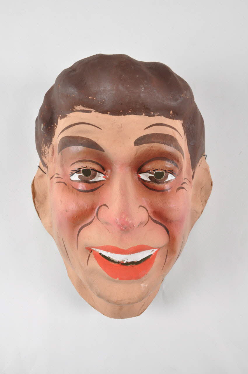 César masque de déguisement Pays de la Loire, France 1920 1966.20.4 Photo Mucem