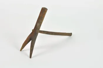 FOURCHE A CHATAIGNES 1965.31.3  Photo Mucem