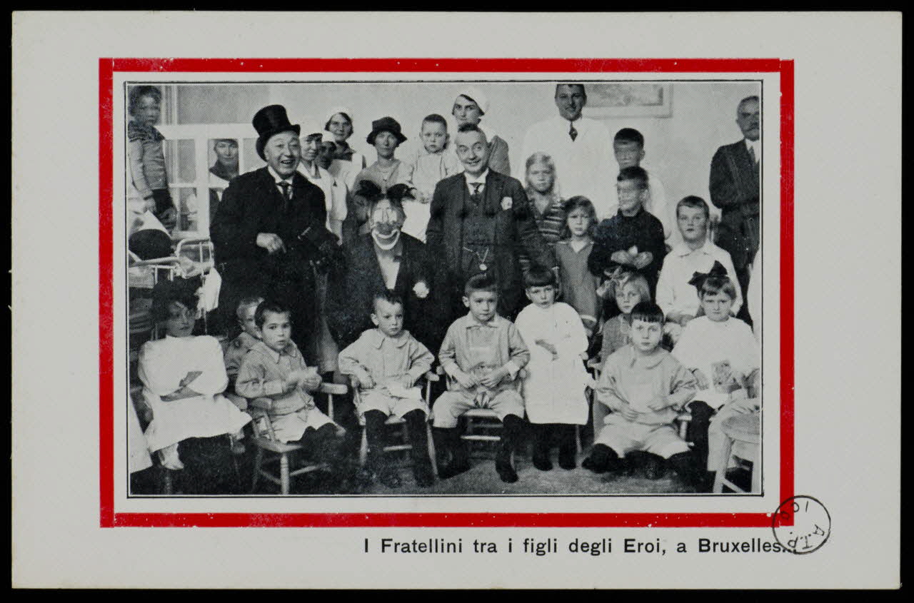 estampe I Fratellini tra i figli degli Eroi, a Bruxelles. 1970.49.146 Photo