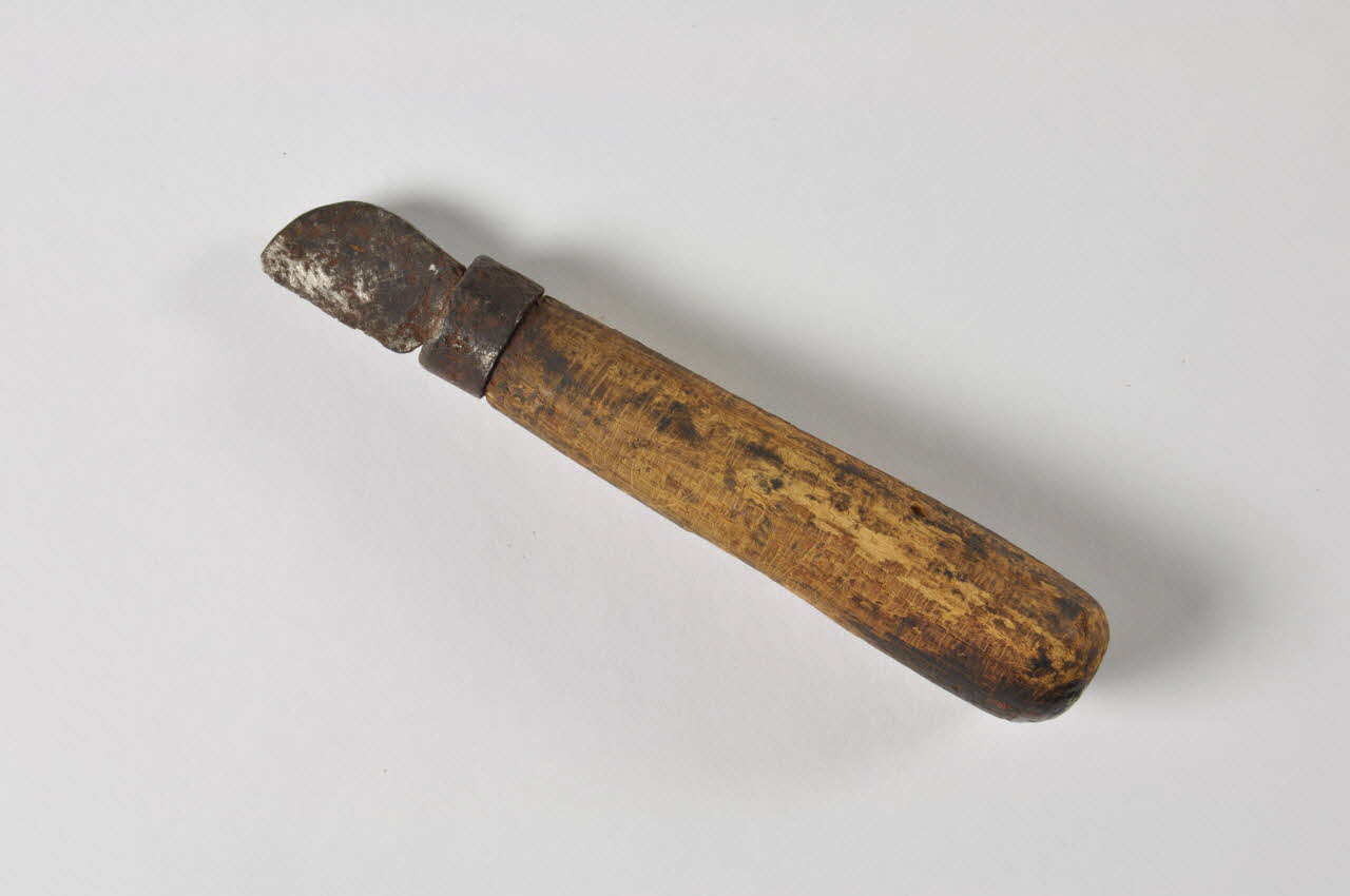 Antoine Brunet COUTEAU A RACLER LES AMANDES couteu rasclaire Provence-Alpes-Côte d'Azur, France 1905 1965.47.15 Photo Mucem