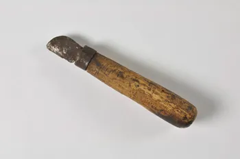 Antoine Brunet COUTEAU A RACLER LES AMANDES couteu rasclaire Provence-Alpes-Côte d'Azur, France 1905 1965.47.15  Photo Mucem