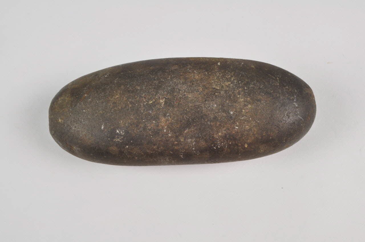GALET DE CASSEUSE D'AMANDES cachet Provence-Alpes-Côte d'Azur, France 1910 1965.47.2 Photo Mucem