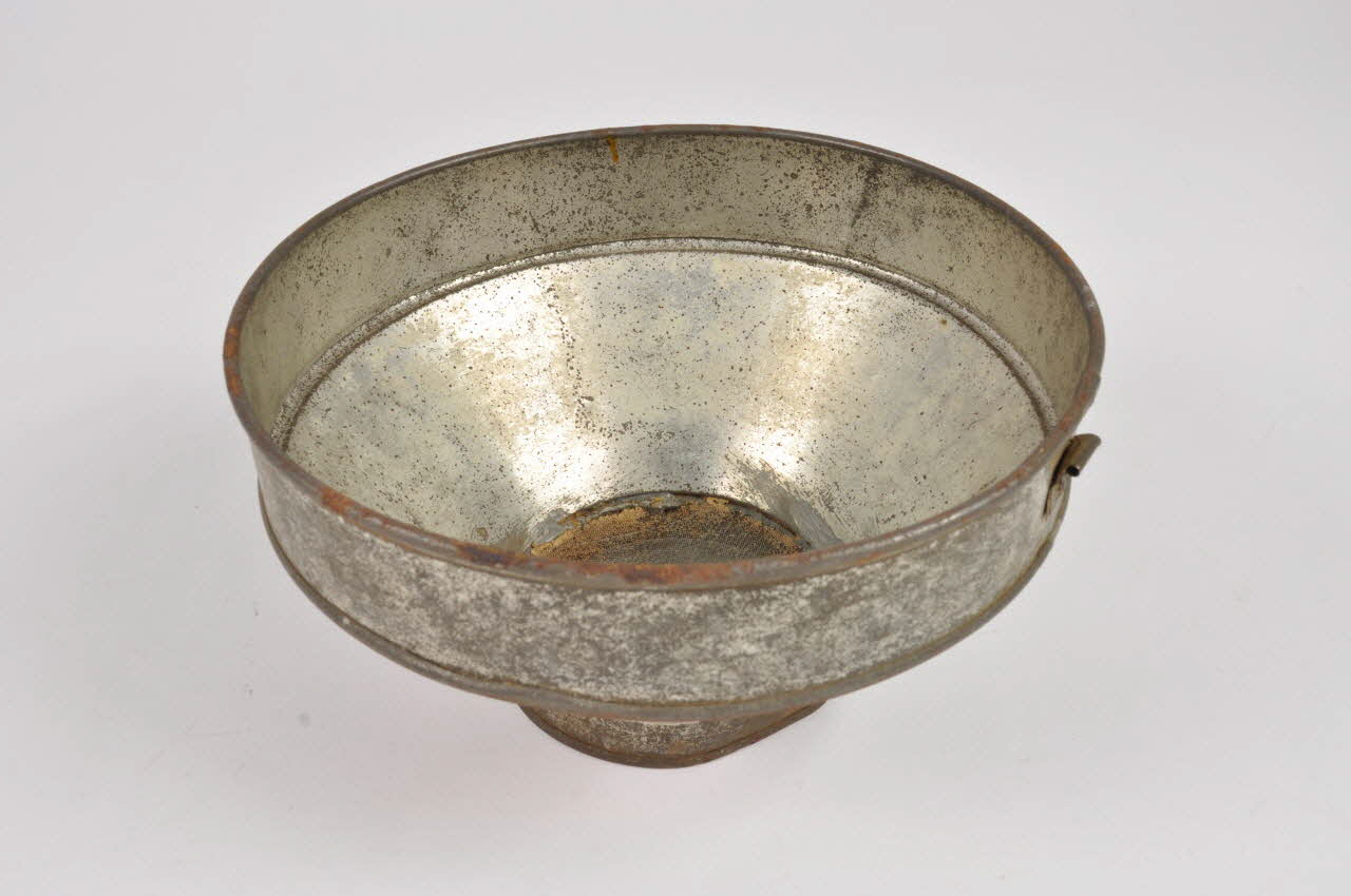 passoire à lait 1965.5.43 Photo Mucem