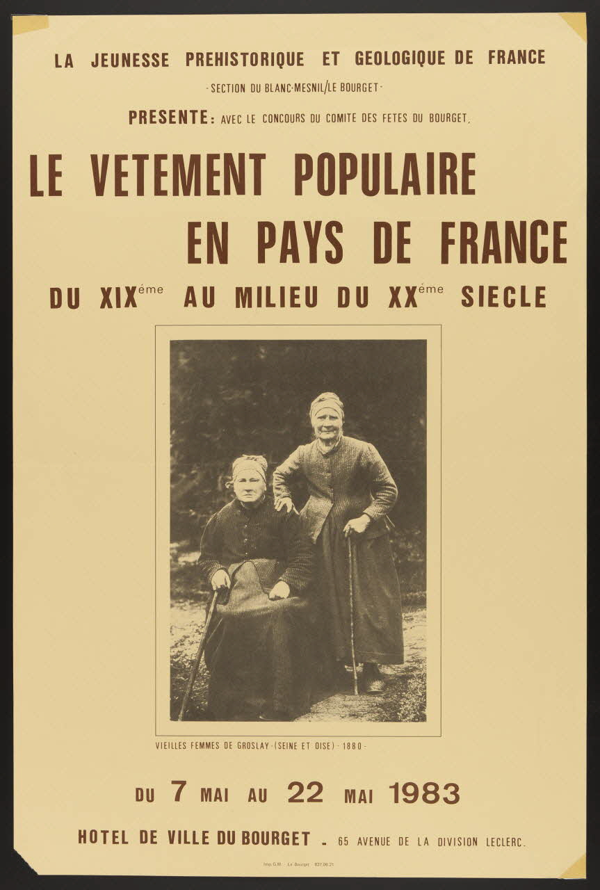 estampe LE VETEMENT POPULAIRE  EN PAYS DE FRANCE  DU XIXème AU MILIEU DU XXème SIECLE  DU 7 MAI AU 22 MAI 1983  HOTEL DE VILLE DU BOURGET 1985.51.288 Photo