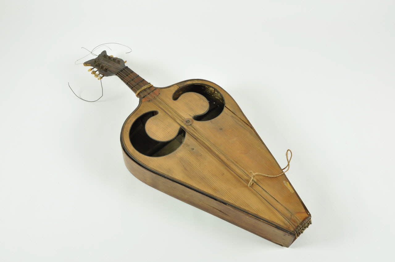 instrument de musique de clown 1967.115.141 Photo Mucem