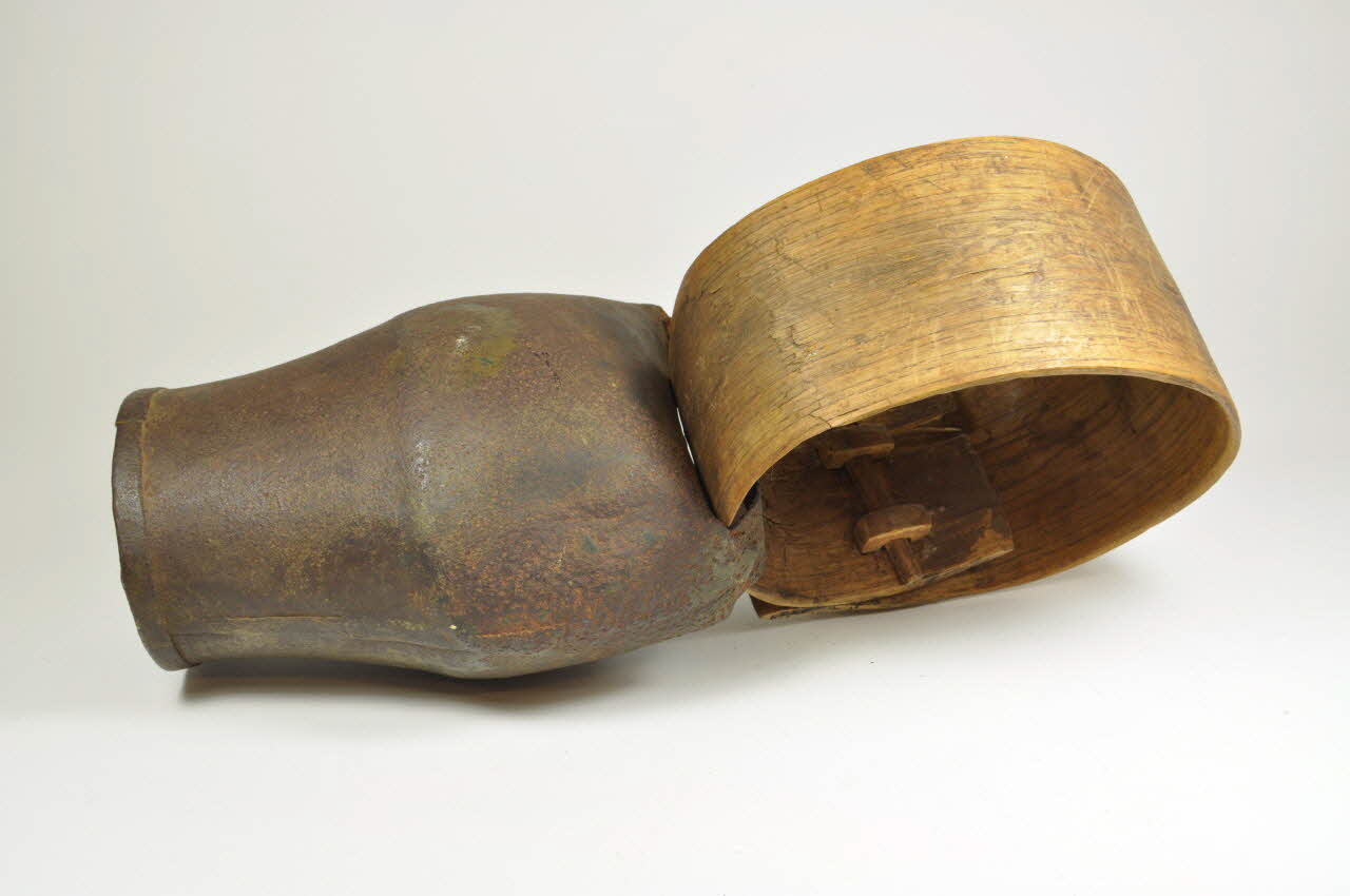 COLLIER ET CLOCHE 1965.50.242.1-3 Photo Mucem