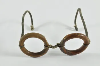 accessoire de scène de clown 1967.115.93  Photo Mucem