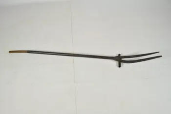 FOURCHE POUR EXTRAIRE LES PIEDS DE GENTIANE 1966.66.130 Photo Mucem