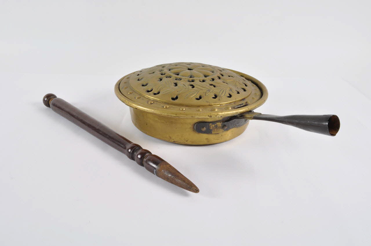 bassinoire à couvercle 1967.119.224.1-2 Photo Mucem