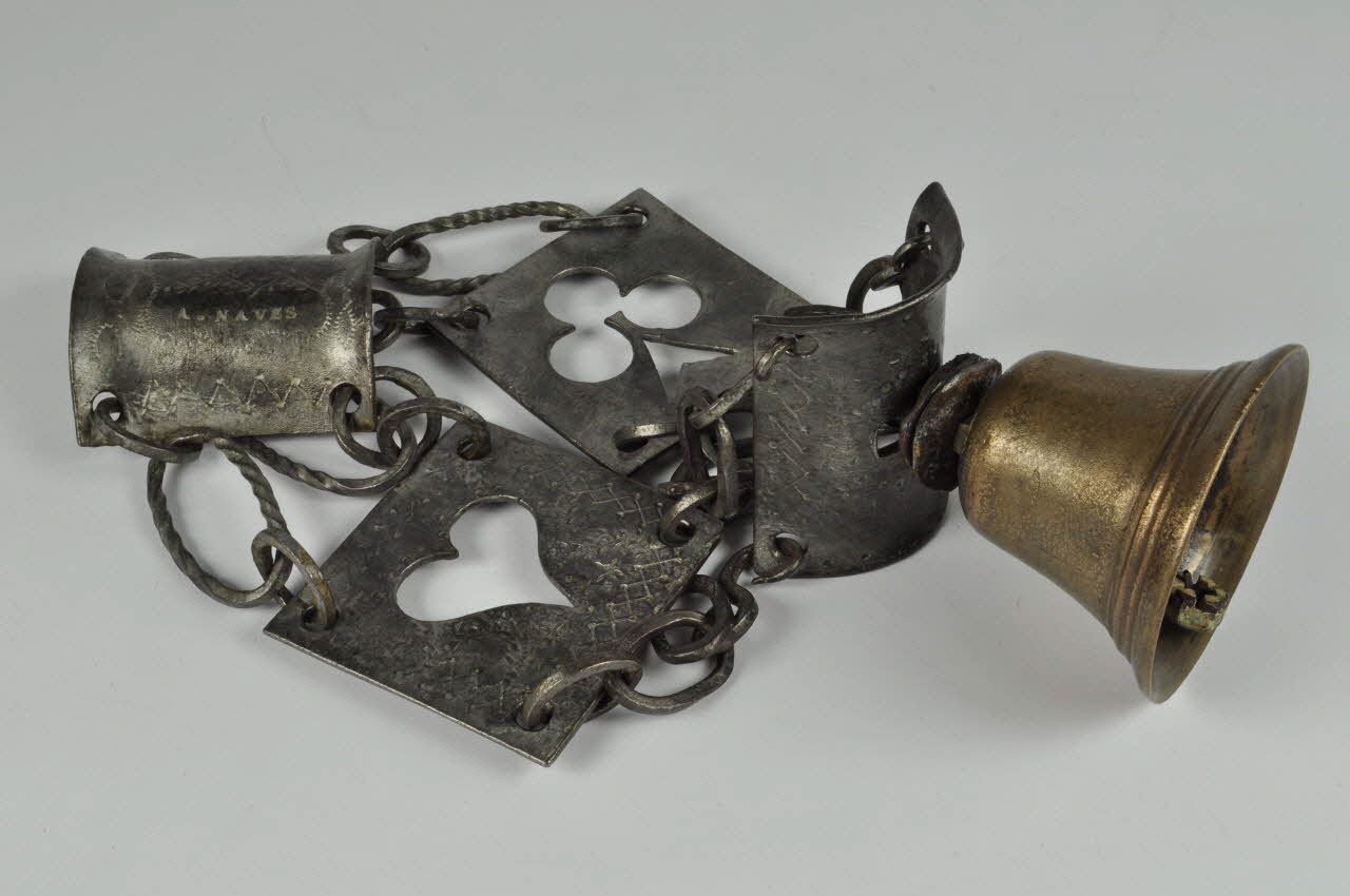 COLLIER DE VACHE 1966.66.233 Photo Mucem