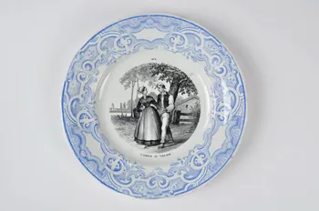 FaïEnces ; Lebeuf Milliet Et Cie assiette à dessert Picardie, France 1868-1876 1967.12.1 Photo Mucem