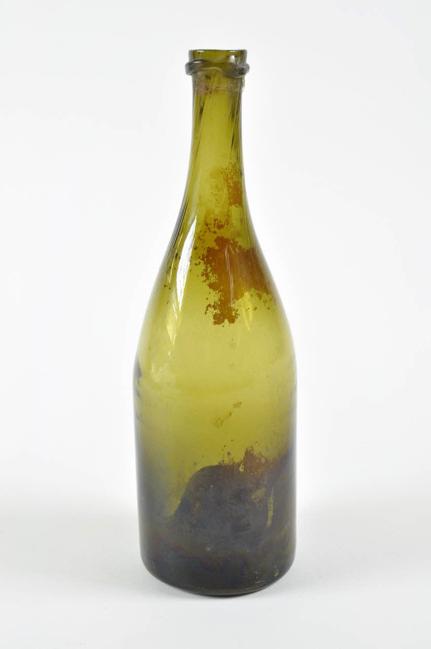 bouteille (objet domestique) 1966.80.2 Photo Mucem