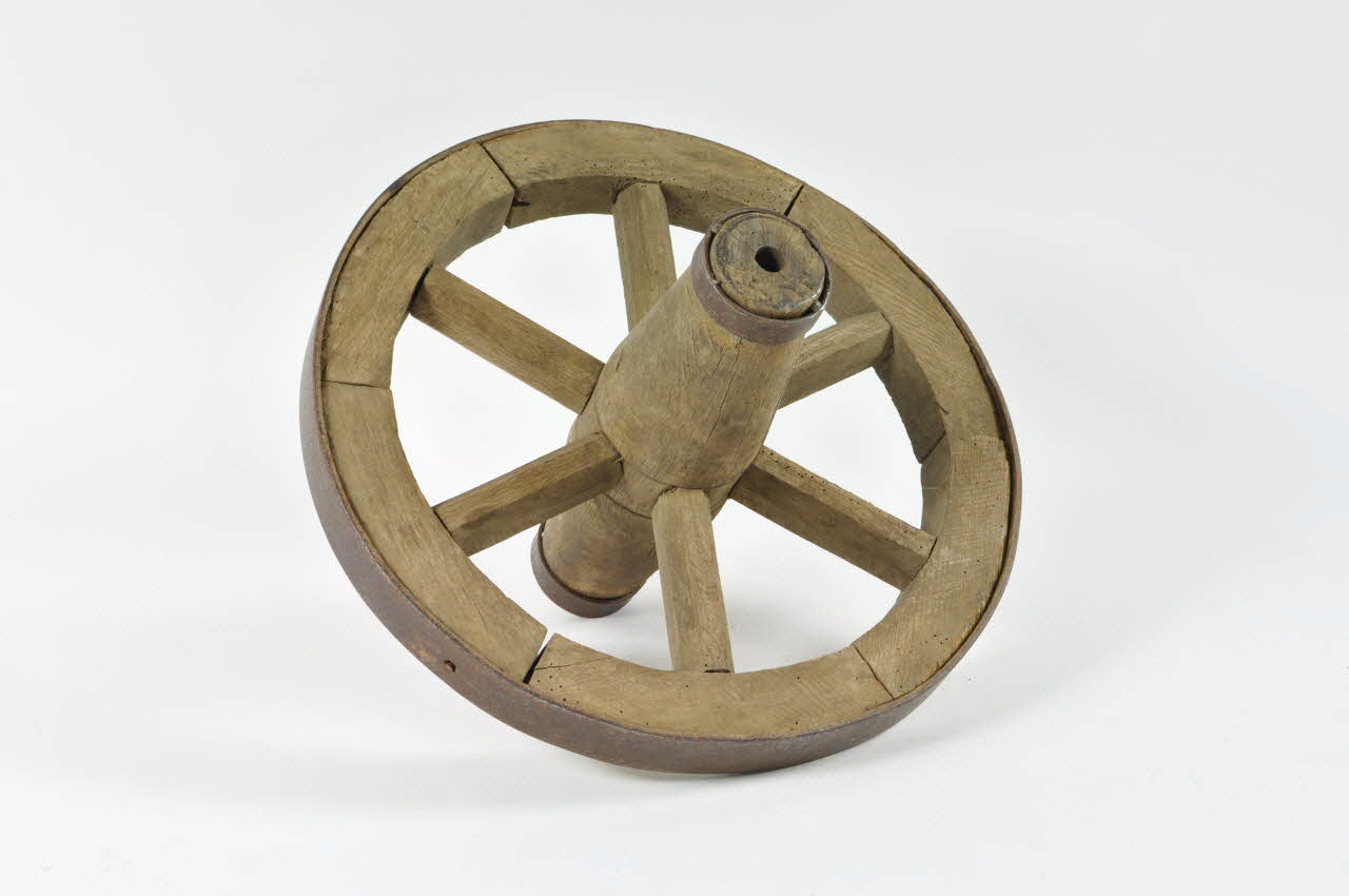 ROUE DE BROUETTE 1967.137.1  Photo Mucem