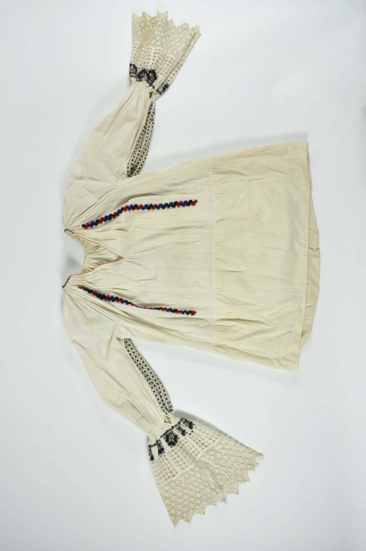 blouse de femme DMH1966.131.53 Photo Mucem