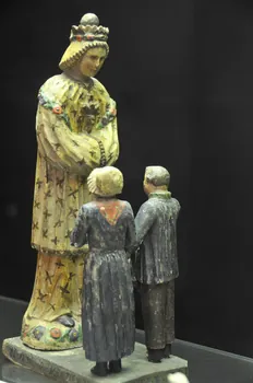groupe sculpté Notre-Dame de la Salette Rhône-Alpes, France 1878 1996.31.9.1-3 Photo