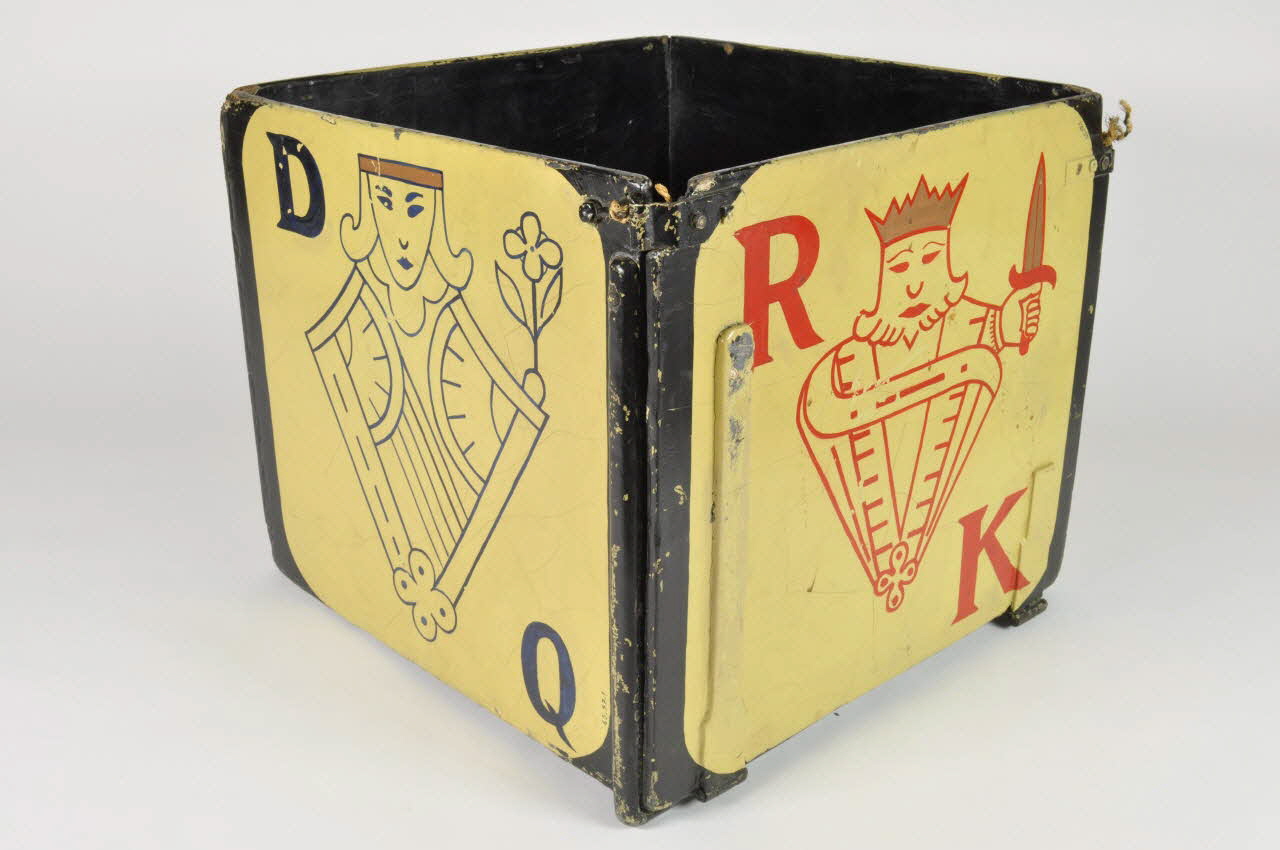 matériel professionnel de contorsionniste 1965.97.1 Photo Mucem