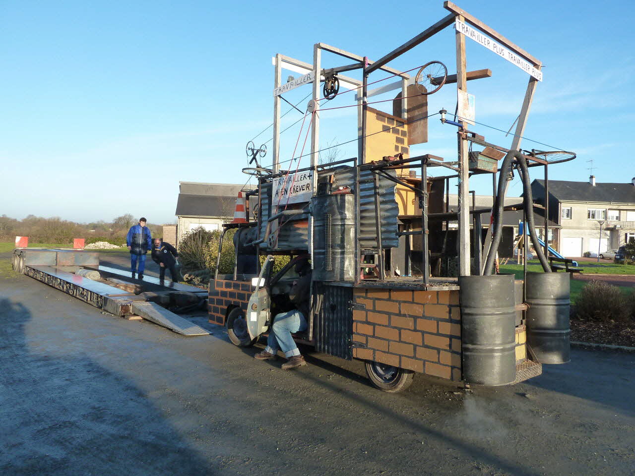 Patrice Bekus photographie MuCEM. Enquête sur le carnaval de Granville conduite par Patrice Bekus (30 novembre 2010 - 8 mars 2011) Basse-Normandie, France 2011/2/16 PHT.2011.2.129 Photo