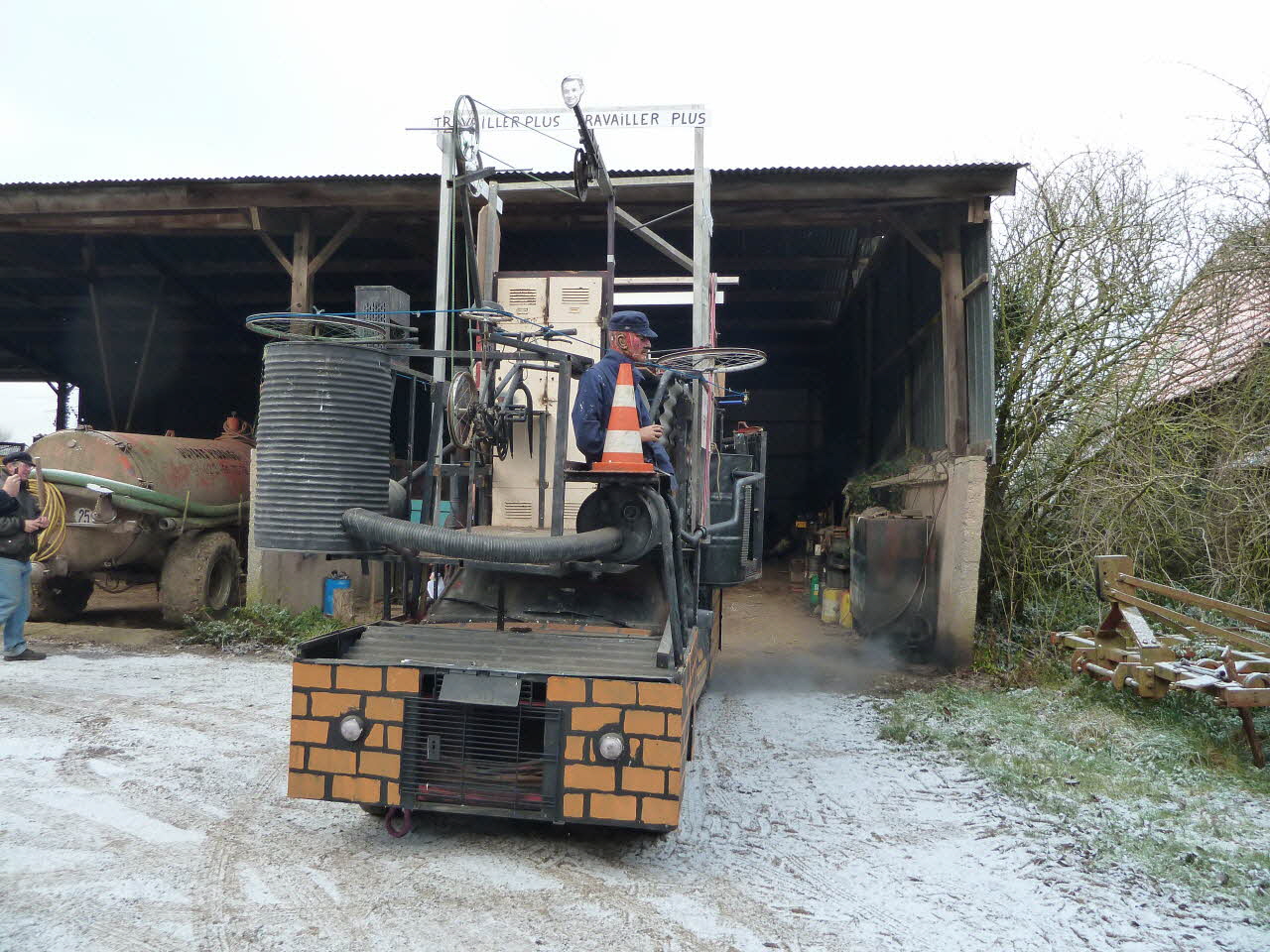 Patrice Bekus photographie MuCEM. Enquête sur le carnaval de Granville conduite par Patrice Bekus (30 novembre 2010 - 8 mars 2011) Basse-Normandie, France 2010/11/30 PHT.2011.2.18 Photo