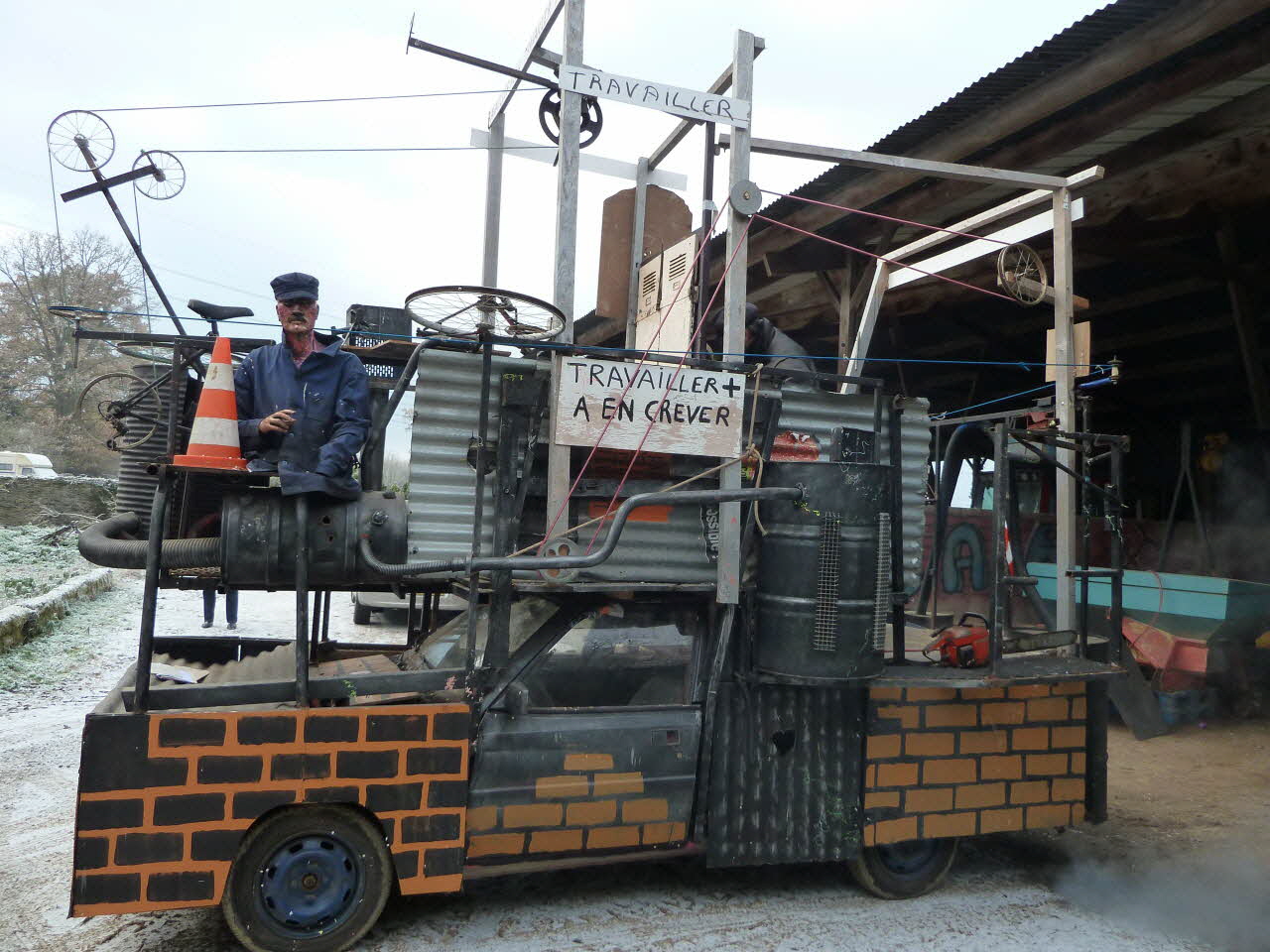 Patrice Bekus photographie MuCEM. Enquête sur le carnaval de Granville conduite par Patrice Bekus (30 novembre 2010 - 8 mars 2011) Basse-Normandie, France 2010/11/30 PHT.2011.2.22 Photo