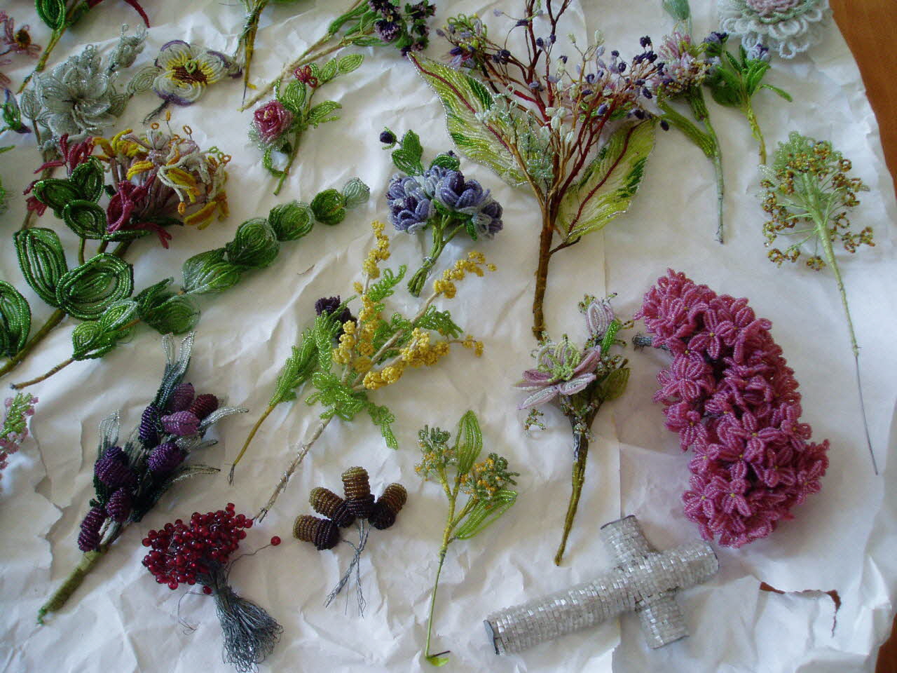 Catherine Homo-Lechner photographie MuCEM. Campagne sur le verre "Le souffle et la marque". Enquête sur les couronnes mortuaires conduite par Catherine Homo-Lechner (novembre 2004 - juin 2005) Midi-Pyrénées, France 2005/6/1 PHT.2011.3.68 Photo