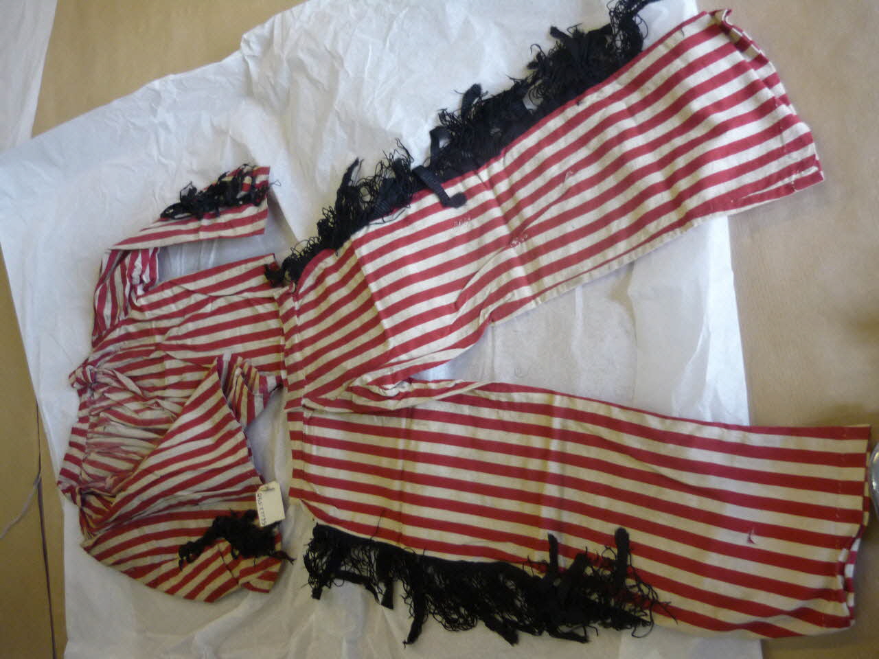 Eugénie Pitou costume de marionnette 1900 1956.127.590.1-2 Photo