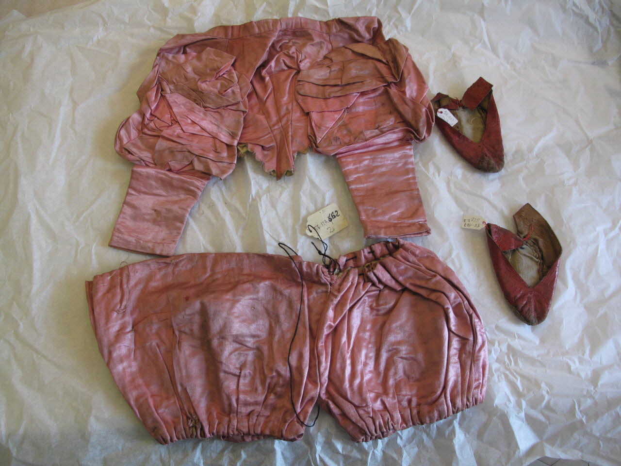 Eugénie Pitou costume de marionnette 1900 1956.127.662.1-3 Photo