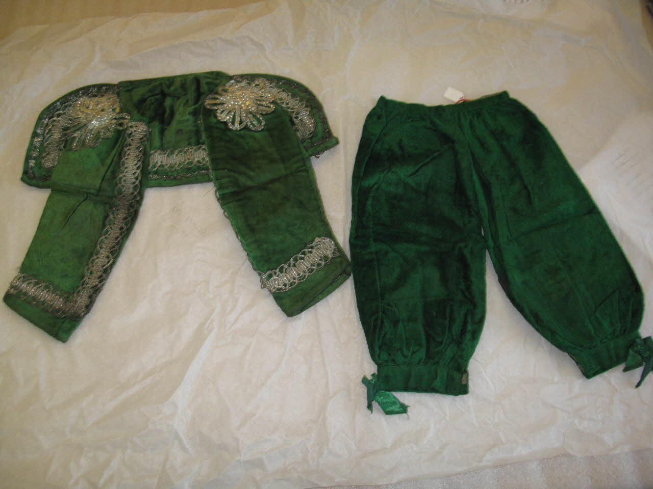 Eugénie Pitou costume de marionnette 1900 1956.127.692.1-2 Photo